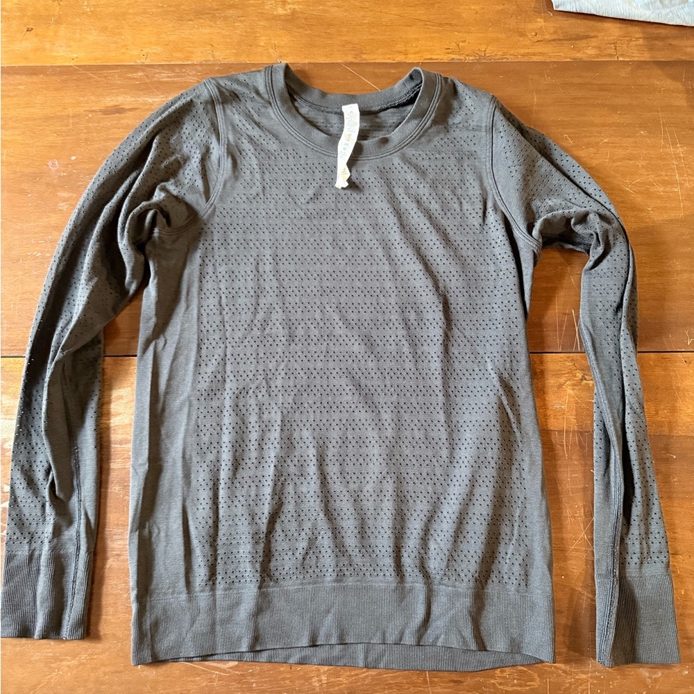 Women’s longsleeve lululemon athletic shirt